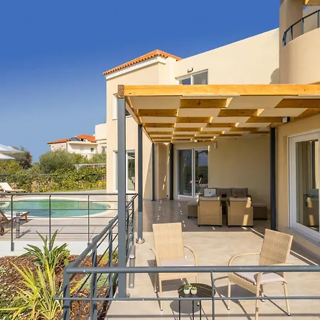 Aenaos Luxury With Pool In Feriehus Galatás