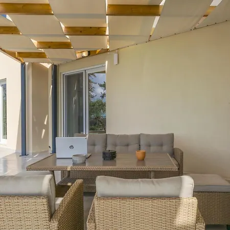 Aenaos Luxury With Pool In