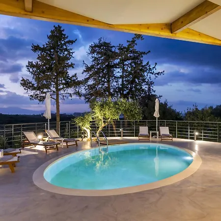 Aenaos Luxury With Pool In Feriehus