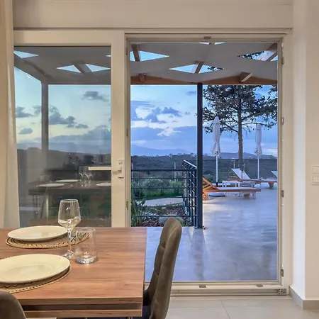 Aenaos Luxury With Pool In Feriehus *
