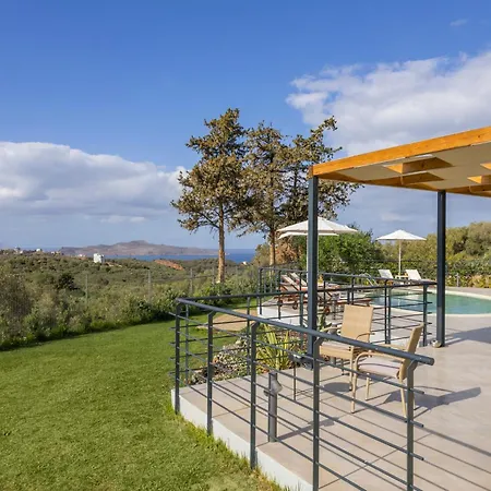 בית נופש Aenaos Luxury With Pool In *