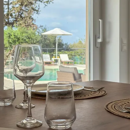 Дом отдыха Aenaos Luxury With Pool In Galatas (Chania)