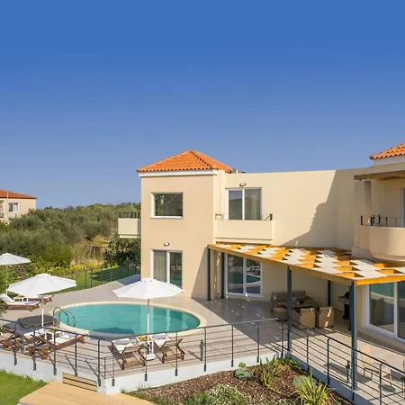 Aenaos Luxury With Pool In בית נופש *