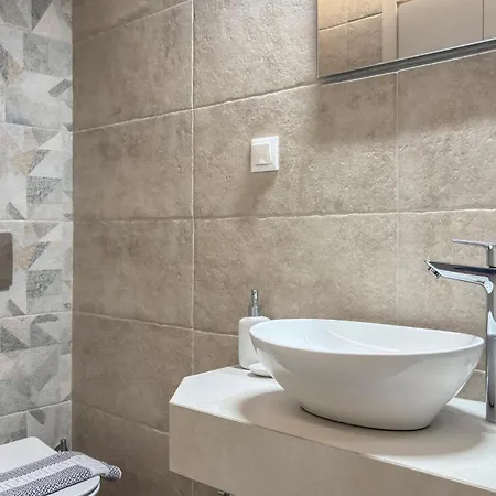 Aenaos Luxury With Pool In בית נופש Galatás